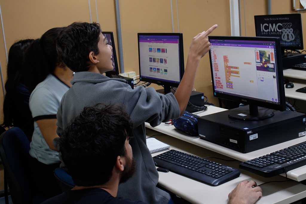 Jogos digitais desperta o interesse de alunos por Matemática