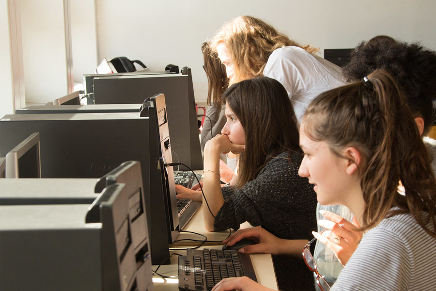 Curso gratuito de programação para meninas destaque