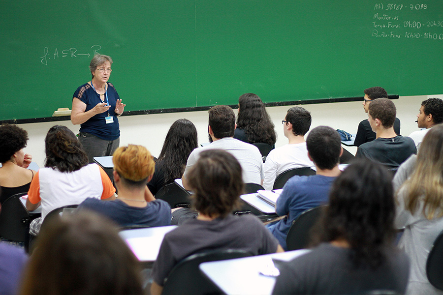 USP oferece quatro vagas de professor temporário