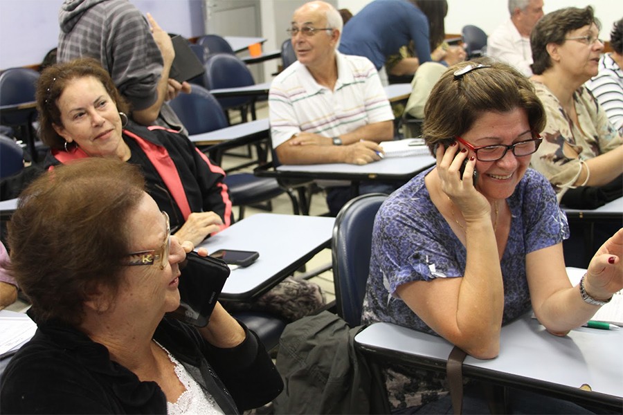 inscreva-se-em-curso-da-usp-que-ensina-idosos-a-utilizar-tablets-e-celulares