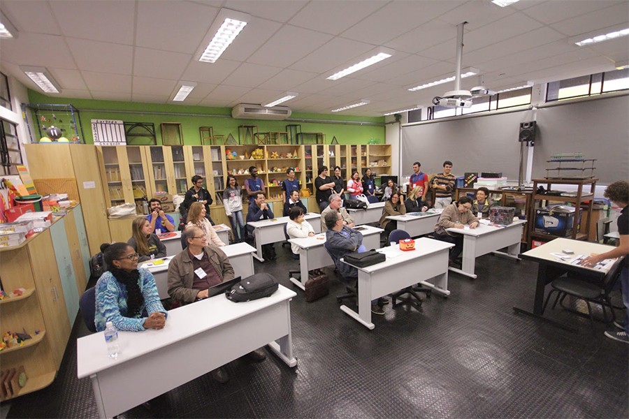 pibid-oferece-bolsas-para-alunos-e-professores