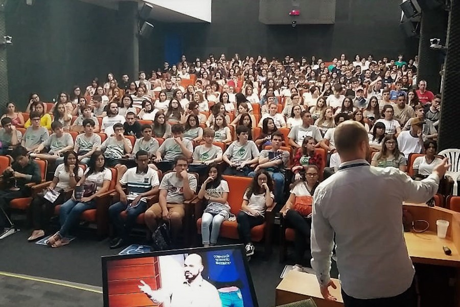 visita-monitorada-atrai-mais-de-200-estudantes-ao-icmc-