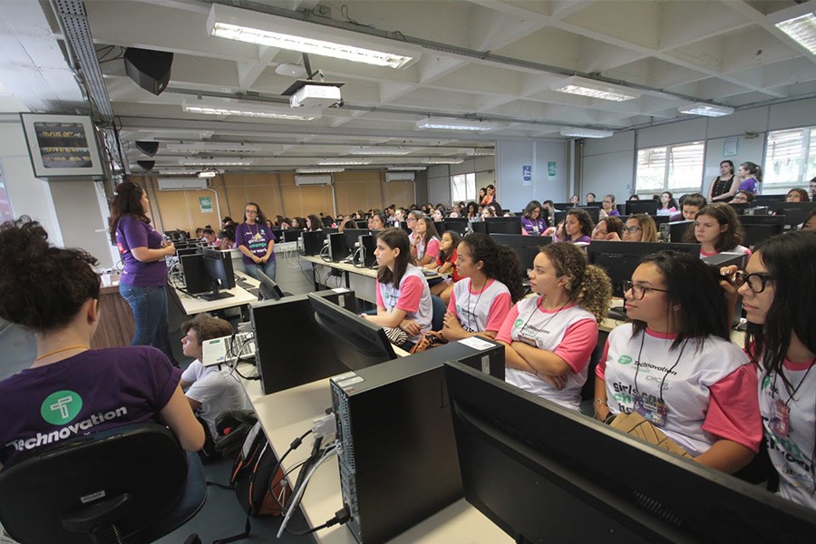 ajude-a-formar-a-proxima-geracao-de-mulheres-lideres-de-tecnologia-