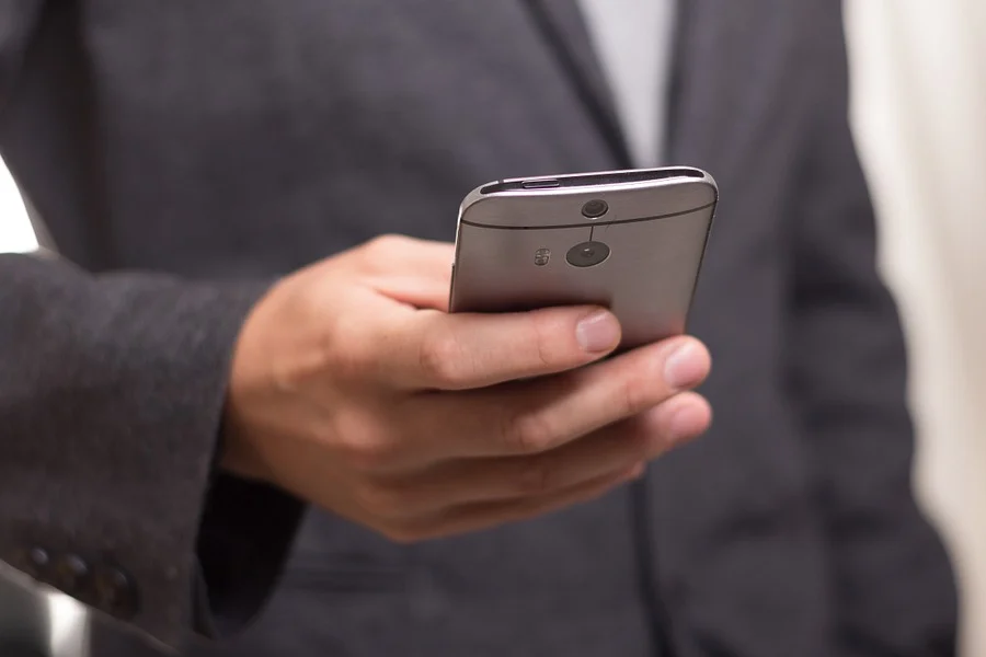 nosso-celular-esta-ou-nao-nos-espionando