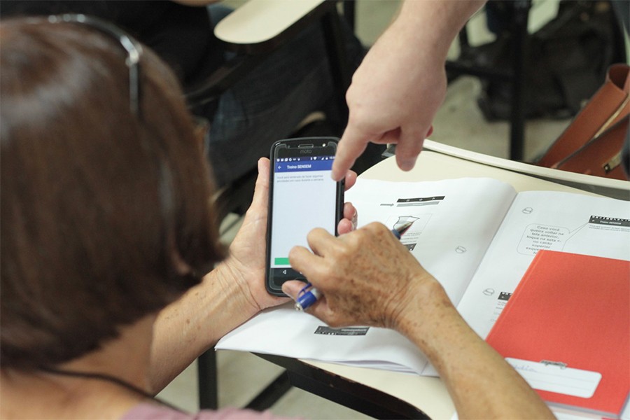 Edital seleciona bolsistas em projeto de letramento digital para idosos
