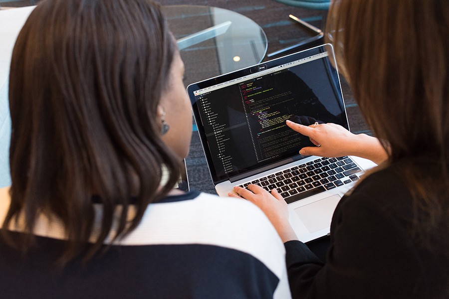 Estudante cria clube de programação para meninas - Instituto de