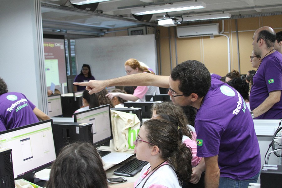 usp-busca-voluntarios-para-formar-nova-geracao-de-mulheres-na-tecnologia