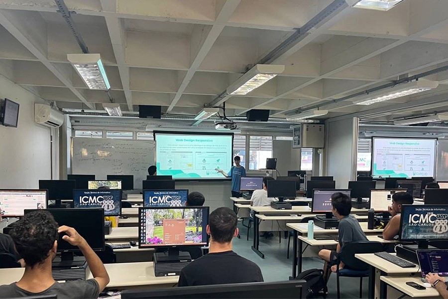 Aprenda a criar sites do zero: grupo de extensão da USP São Carlos promove curso para alunos do ensino médio
