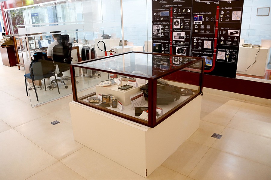 Museu de Computação do ICMC oferece bolsa de extensão para alunos de graduação e de pós-graduação
