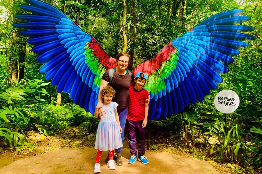 Conheça a trajetória inspiradora da professora Cibele Russo, mãe de duas crianças: “A mulher pode estar onde ela quiser, inclusive sendo mãe e cientista”